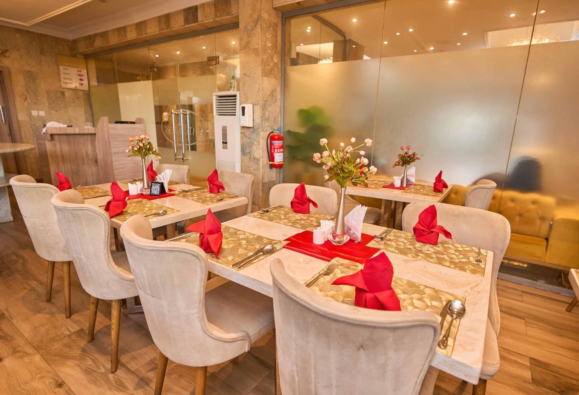 Watercress Hotels And Event Ikeja Εξωτερικό φωτογραφία